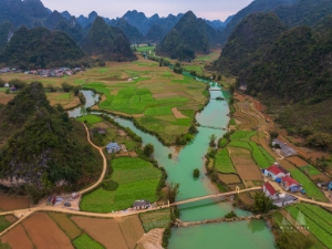 Vietnam Photography I recently had the chance to visit the Cao Bang region in Northern #Vietnam and captured beautiful images and met many...