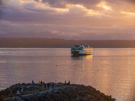 Edmonds Photography Ferry Arriving at Sunset.jpg